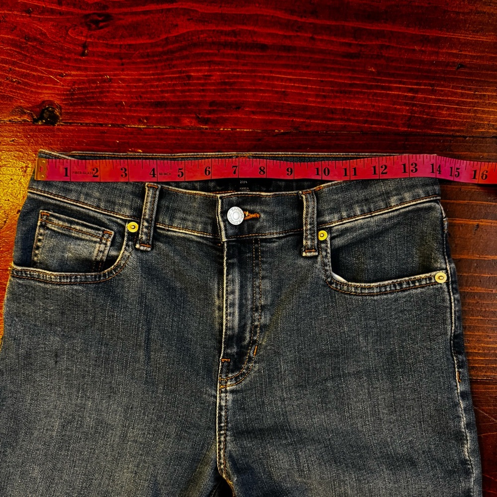Banana‎ Republic Factory- Cropped Bootcut- Raw Hem. Size 4 - Picture 5 of 11